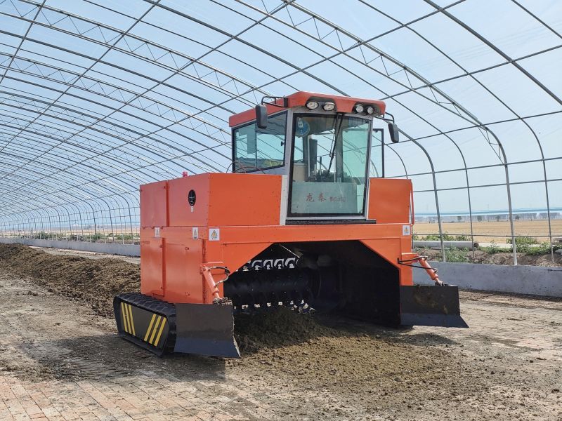 雞糞好氧發(fā)酵履帶式翻堆機(jī)